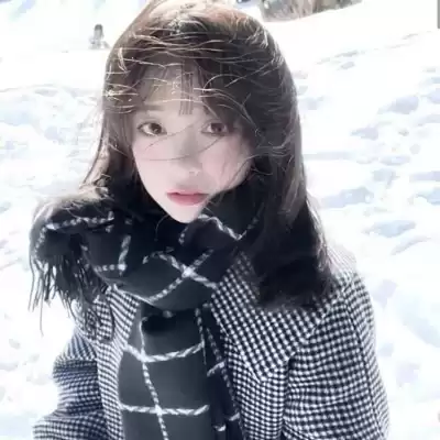 钟由希